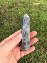 Load image into Gallery viewer, Labradorite Point
