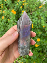 Load image into Gallery viewer, Labradorite Point
