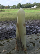 Load image into Gallery viewer, Onyx Calcite Tower
