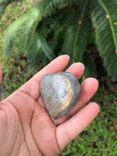 Load image into Gallery viewer, Labradorite Heart Pink Flash
